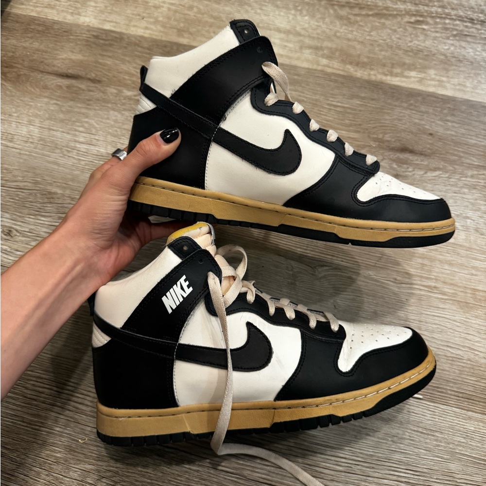 Women’s Nike Dunk Vintage Panda Size 9.5